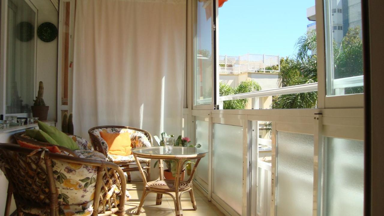 Apartamento La Carihuela - Urb. Eurosol Daire Torremolinos Dış mekan fotoğraf